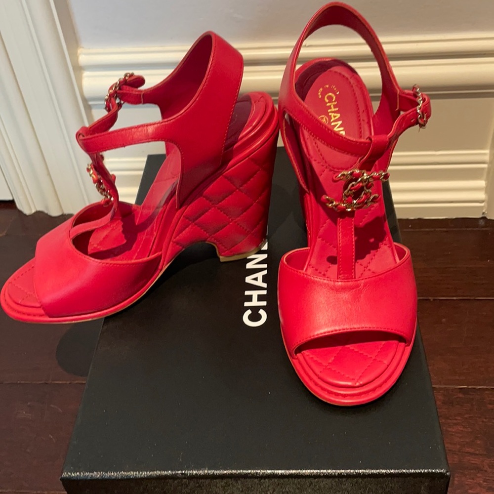 Brand new chanel wedges size 37
